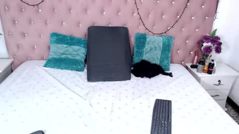 shantallfoxxie online show from March 14, 2:06 am