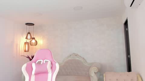 ShantallKnowles online show from March 10, 11:42 am