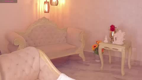 Snapshot of shantallknowless chatting on July 3, 2:23 pm ShantallKnowles online show from July 3, 2:23 pm