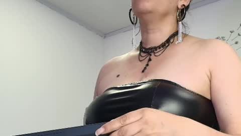 shantey online show from April 8, 3:56 pm