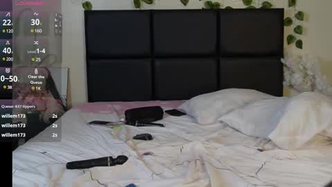 Snapshot of shanty_hugs chatting on January 26, 9:51 pm shanty_hugs online show from January 26, 9:51 pm