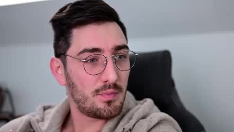 frenchy boy online show from December 4, 7:23 pm