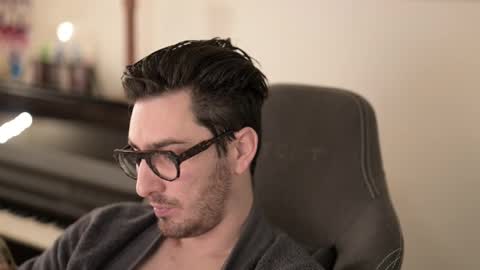 frenchy boy online show from December 18, 7:31 pm