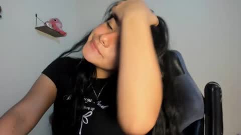 Snapshot of shara_jones chatting on November 2, 4:37 am Sara online show from November 2, 4:37 am