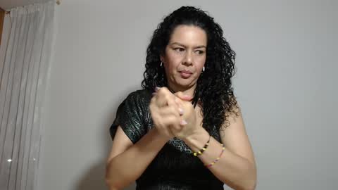 sharickleon11 online show from December 7, 11:34 pm