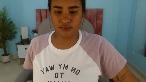 Snapshot of sharis_ chatting on April 13, 1:05 pm sharis_ online show from April 13, 1:05 pm