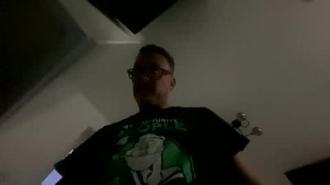 Snapshot of sharksboy16 chatting on September 27, 5:34 am Sharksboy online show from September 27, 5:34 am