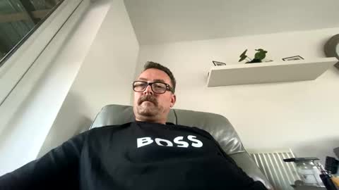 Snapshot of sharksboy16 chatting on October 5, 6:56 am Sharksboy online show from October 5, 6:56 am