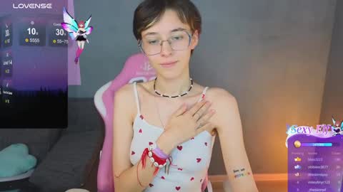 Snapshot of sharli_rose chatting on December 1, 7:36 pm Sharli online show from December 1, 7:36 pm