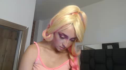 Snapshot of sharlotte__boobs chatting on March 10, 11:27 pm Sharlotte online show from March 10, 11:27 pm