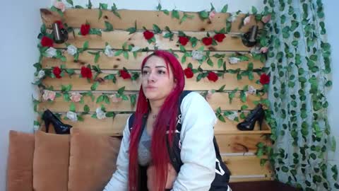 Snapshot of sharol_heart_ chatting on February 18, 3:31 am Sharol online show from February 18, 3:31 am