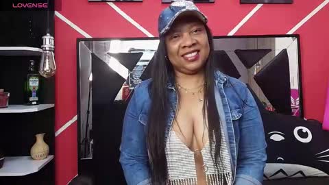 Sharon Noa online show from February 11, 11:26 am