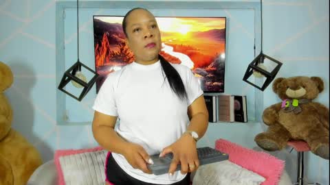 Sharon Noa online show from April 8, 11:21 am