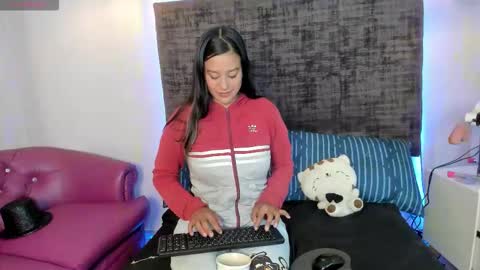 Snapshot of sharoncute16 chatting on November 5, 9:04 pm sharoncute16 online show from November 5, 9:04 pm