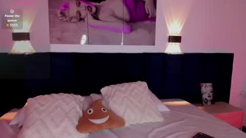 Snapshot of sharonlovee_ chatting on June 11, 9:57 pm SharonLovee online show from June 11, 9:57 pm