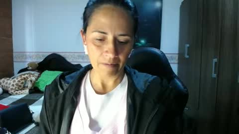 Snapshot of sharoon__cherry_ chatting on May 8, 11:48 am sharon online show from May 8, 11:48 am