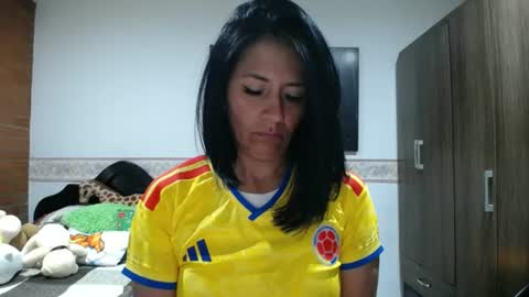 Snapshot of sharoon__cherry_ chatting on June 17, 10:39 am sharon online show from June 17, 10:39 am
