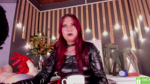 Snapshot of sharoon_gold chatting on January 15, 3:00 am Your mistress Sharon online show from January 15, 3:00 am