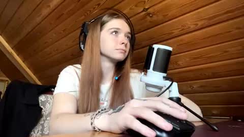 Snapshot of shavonflosi chatting on June 15, 4:15 am Maria online show from June 15, 4:15 am