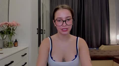 Snapshot of shawty__mariaa chatting on September 12, 1:33 pm shawty__mariaa online show from September 12, 1:33 pm