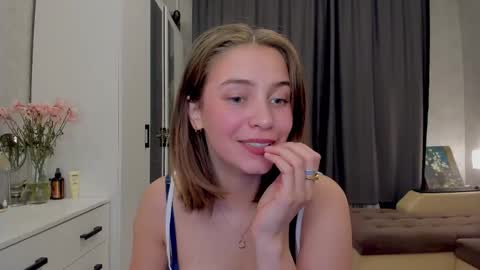 Snapshot of shawty__mariaa chatting on September 16, 4:19 pm shawty__mariaa online show from September 16, 4:19 pm