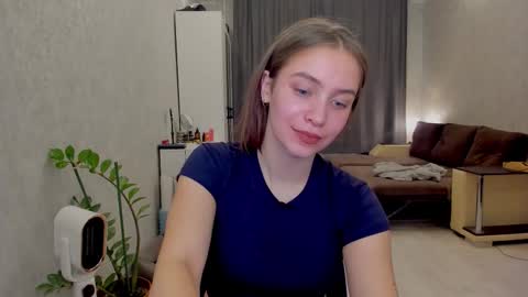 Snapshot of shawty__mariaa chatting on October 21, 1:23 pm shawty__mariaa online show from October 21, 1:23 pm