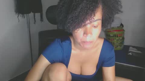 Snapshot of shayna_cute chatting on April 3, 12:52 am Shayna online show from April 3, 12:52 am