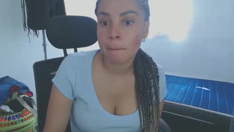 Snapshot of shayna_cute chatting on April 6, 7:48 pm Shayna online show from April 6, 7:48 pm