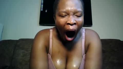 Snapshot of shazliz chatting on February 15, 5:48 am shazliz online show from February 15, 5:48 am