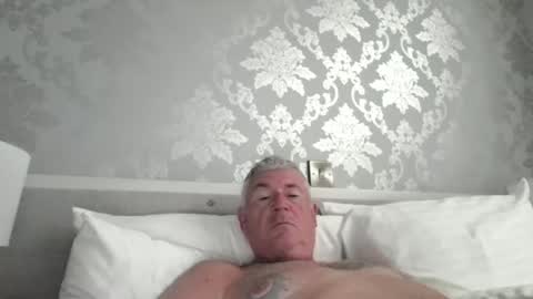 Snapshot of she52 chatting on June 6, 2:11 pm she52 online show from June 6, 2:11 pm