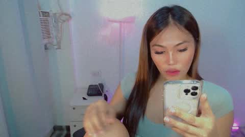 Snapshot of shealana69 chatting on December 18, 6:43 am MY IG Shealana69 online show from December 18, 6:43 am