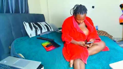 Snapshot of shee13 chatting on February 5, 4:33 pm shee13 online show from February 5, 4:33 pm