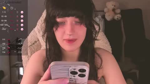 Snapshot of sheeny_shy chatting on March 27, 1:11 pm Chiara online show from March 27, 1:11 pm