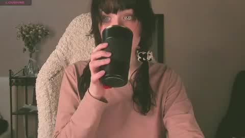 Snapshot of sheeny_shy chatting on April 21, 10:23 pm Chiara online show from April 21, 10:23 pm