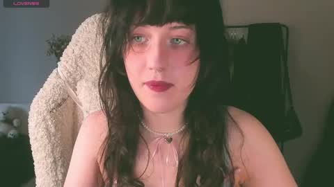 Snapshot of sheeny_shy chatting on May 10, 12:32 pm Chiara online show from May 10, 12:32 pm