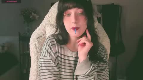 Snapshot of sheeny_shy chatting on May 16, 12:15 pm Chiara online show from May 16, 12:15 pm