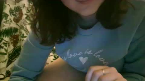 Snapshot of shelby_dust chatting on November 9, 7:23 pm shelby_dust online show from November 9, 7:23 pm