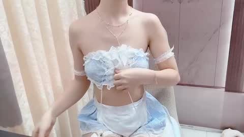 Snapshot of shellysan chatting on November 6, 1:28 am Shelly online show from November 6, 1:28 am