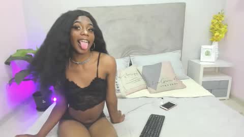 shelsy_issy online show from October 28, 8:33 pm