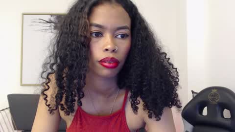 Snapshot of shenna_brunette_ chatting on December 4, 4:38 pm Shenna online show from December 4, 4:38 pm