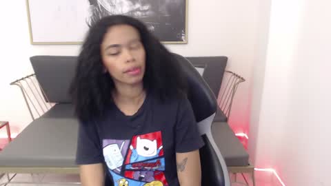 Snapshot of shenna_brunette_ chatting on December 16, 1:11 pm Shenna online show from December 16, 1:11 pm