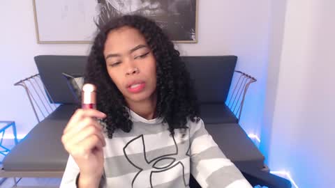 Snapshot of shenna_brunette_ chatting on December 23, 1:24 pm Shenna online show from December 23, 1:24 pm