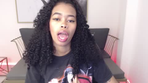 Snapshot of shenna_brunette_ chatting on December 27, 1:28 pm Shenna online show from December 27, 1:28 pm