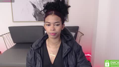 Snapshot of shenna_brunette_ chatting on January 9, 1:02 pm Shenna online show from January 9, 1:02 pm