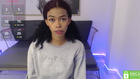 Snapshot of shenna_brunette_ chatting on January 11, 1:01 pm Shenna online show from January 11, 1:01 pm