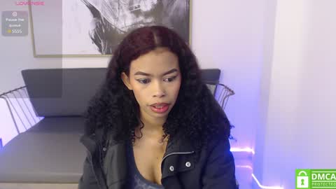 Snapshot of shenna_brunette_ chatting on January 13, 1:06 pm Shenna online show from January 13, 1:06 pm