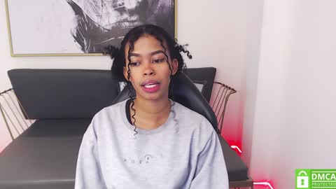 Snapshot of shenna_brunette_ chatting on January 22, 1:00 pm Shenna online show from January 22, 1:00 pm