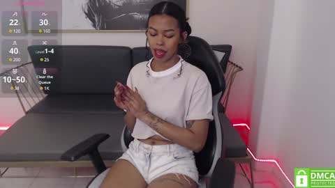 Snapshot of shenna_brunette_ chatting on February 3, 1:08 pm Shenna online show from February 3, 1:08 pm