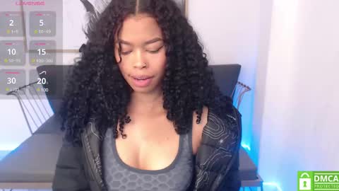 Snapshot of shenna_brunette_ chatting on February 9, 1:03 pm Shenna online show from February 9, 1:03 pm
