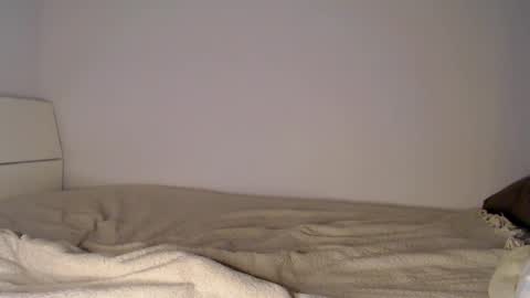 Snapshot of shes_a_peach chatting on April 24, 8:55 pm Peach online show from April 24, 8:55 pm